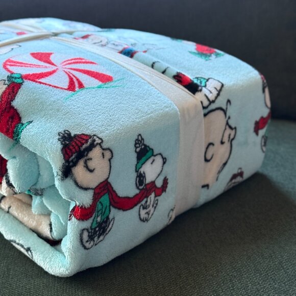 Charlie Brown and Snoopy Icy Blue Christmas Plush Blanket | Peanuts Winter 60x90 - Picture 6 of 7